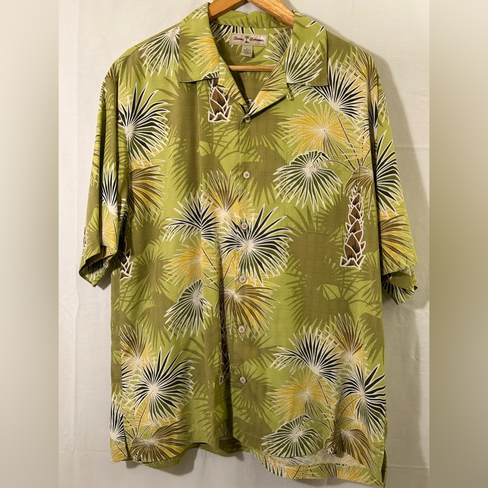 Tommy Bahama 100% silk Palm Tree Camp Shirt Size Large